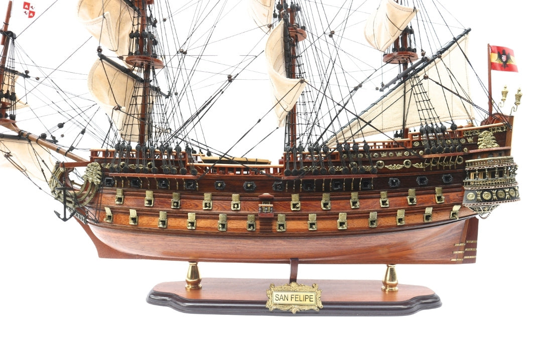 Modelo do veleiro San Felipe 80cm, com possibilidade de personalização por gravação
