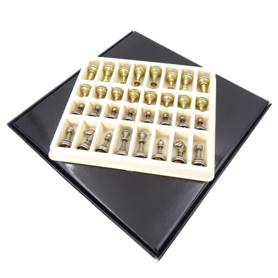 Xadrez metálico exclusivo Italfama 28x28 cm com possibilidade de gravação personalizada, tabuleiro castanho-preto, peças dourado-prateadas