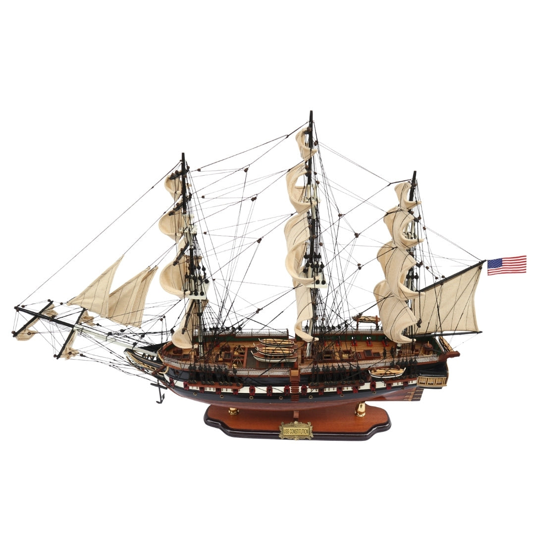 Grande modelo exclusivo do veleiro USS Constitution 100cm com possibilidade de personalização por gravação