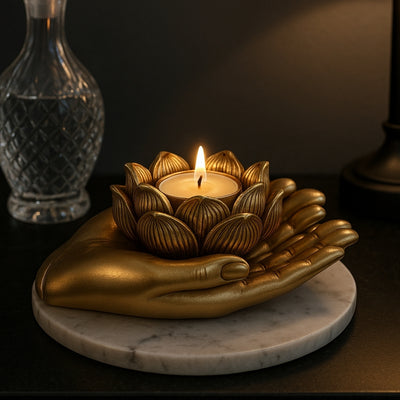 Castiçal Glamour Dourado para Vela Tealight com possibilidade de gravação personalizada – Elemento decorativo elegante para interiores com dimensões 11,5 x 9,4 x 4,8 cm em poliéster
