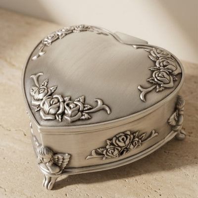 Caixa metálica em forma de coração com possibilidade de personalização por gravação – presente elegante para Dia dos Namorados, aniversário ou aniversário, decorada com motivo de rosa, dimensões 8,7 x 8,4 x 5,1 cm