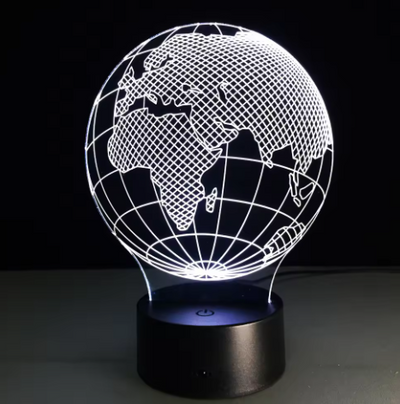 Candeeiro LED Globo com 7 cores de luz, possibilidade de personalização por gravação, presente ideal para viajantes, altura 17 cm, cabo USB