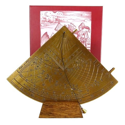Quadrante Solar de Latão Gunter H39 com base de madeira, possibilidade de personalização por gravação, presente ideal para amantes da astronomia, altura 17 cm, embalagem elegante para presente
