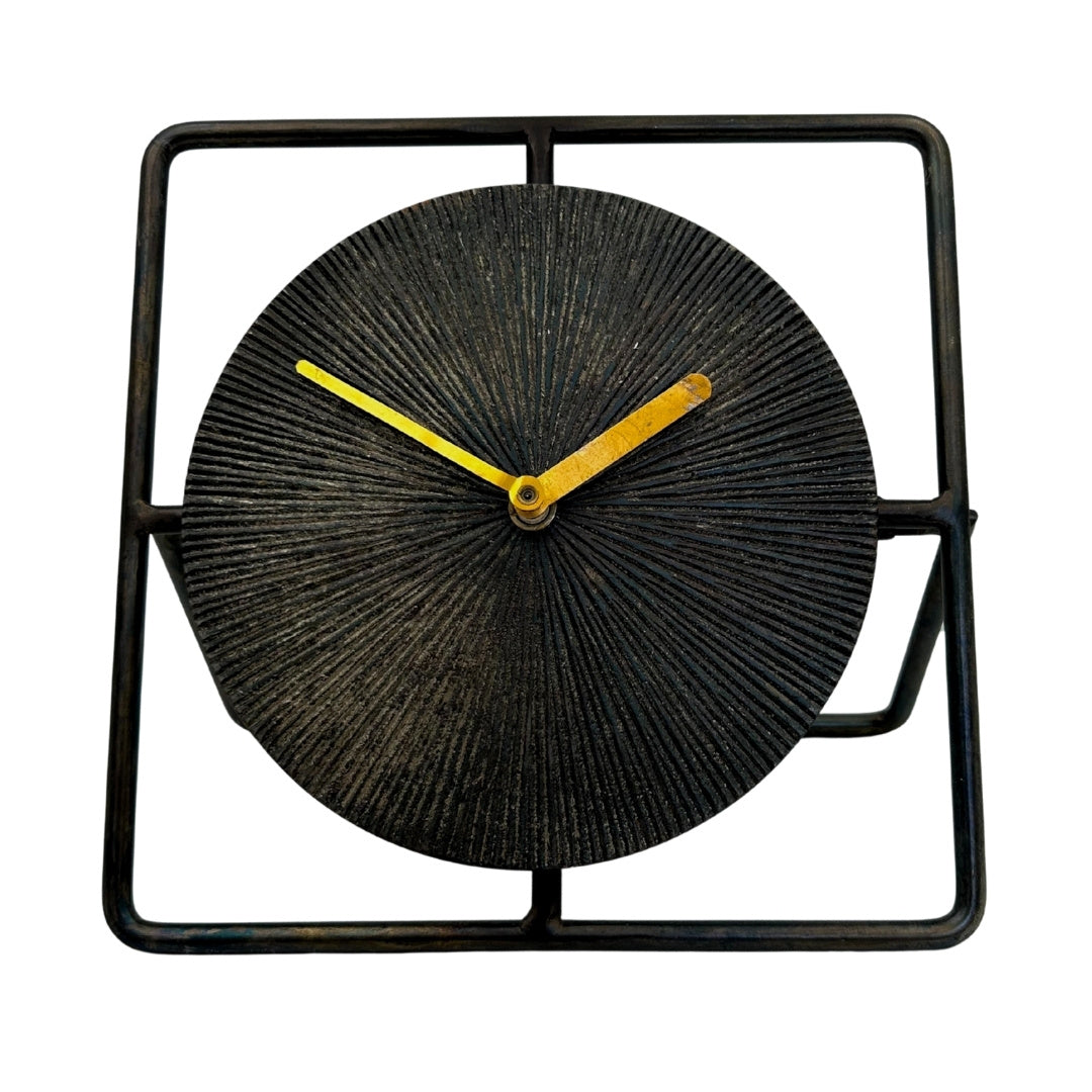 Relógio Metálico Redondo Elegante 20 cm Preto e Dourado com Possibilidade de Personalização por Gravação