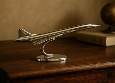 Modelo metálico de avião Concorde em cor prata com possibilidade de personalização por gravação