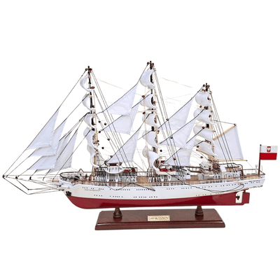 Modelo exclusivo do veleiro Dar Młodzieży XXL 71 cm, com possibilidade de personalização por gravação