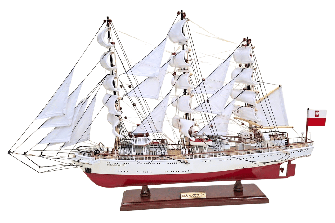 Modelo exclusivo do veleiro Dar Młodzieży XXL 71 cm, com possibilidade de personalização por gravação