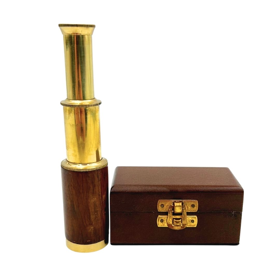 Luneta em Latão com Gravação em Caixa de Madeira – Presente Elegante em Estilo Retro, Ideal para Decoração de Escritório ou Gabinete, Altura 15,5 cm, Material: Latão e Madeira