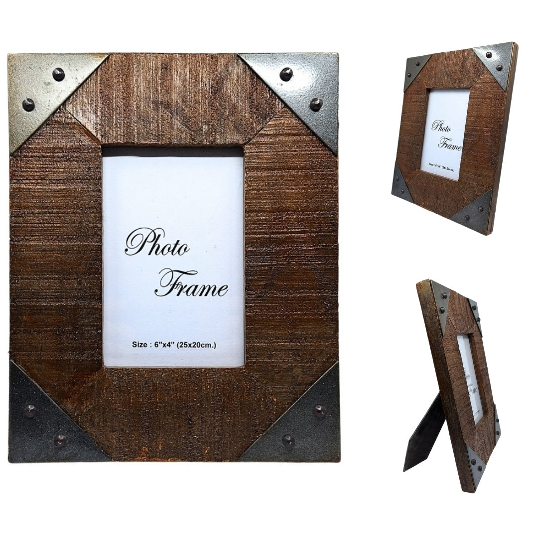 Moldura de madeira para fotos 10x15 cm em madeira de manga com ferragens metálicas, possibilidade de gravação personalizada, ideal para presente em estilo vintage