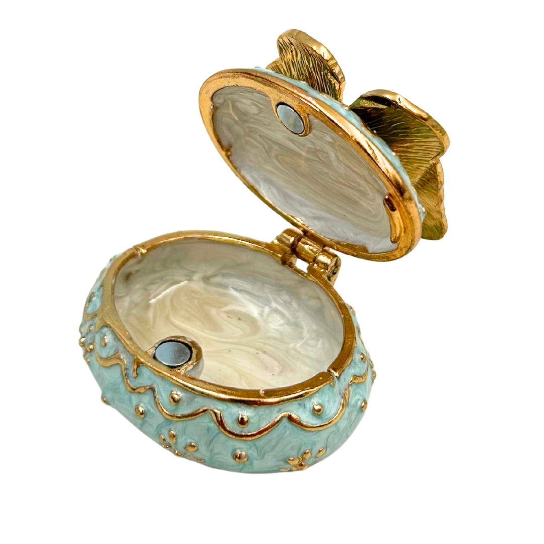 Caixa Exclusiva para Joias Borboleta com Cristais, Personalizada por Gravação, Branco-Dourado, Altura 3,5 cm