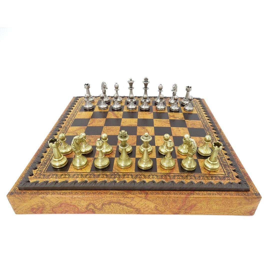 Xadrez metálico exclusivo Italfama 28x28 cm com possibilidade de gravação personalizada, tabuleiro castanho-preto, peças dourado-prateadas