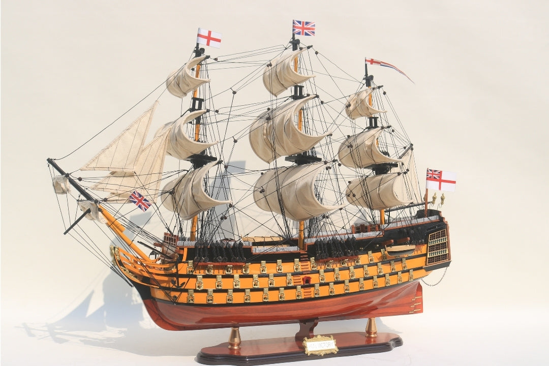 Modelo do veleiro HMS Victory 80cm montado com possibilidade de personalização por gravação - Decoração exclusiva para oferecer, feito à mão em madeira exótica, alta qualidade e atenção aos detalhes