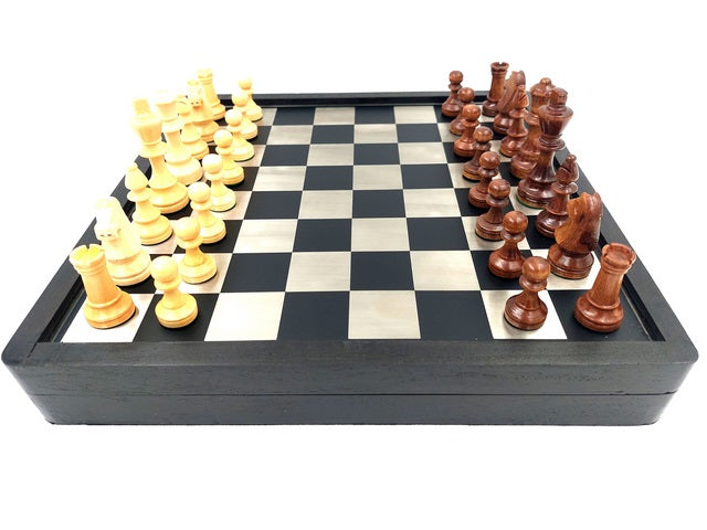 Conjunto de Xadrez Elegante em Madeira e Metal 33x33cm com Possibilidade de Personalização por Gravação