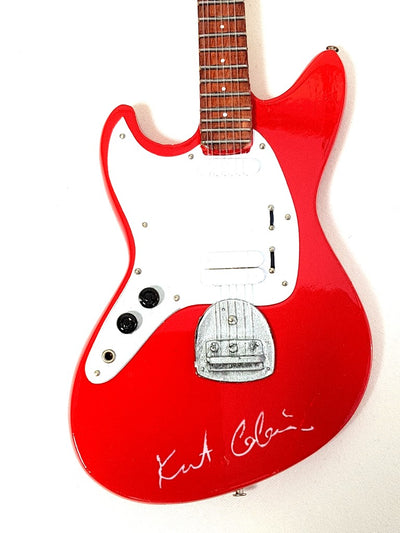 Mini guitarra Kurt Cobain Nirvana MGT-0277 com possibilidade de personalização por gravação