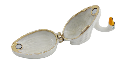 Caixa de presente elegante em metal em forma de cisne com possibilidade de personalização por gravação, branco e dourado, ideal para guardar joias - dimensões 5x3,7x2,7 cm