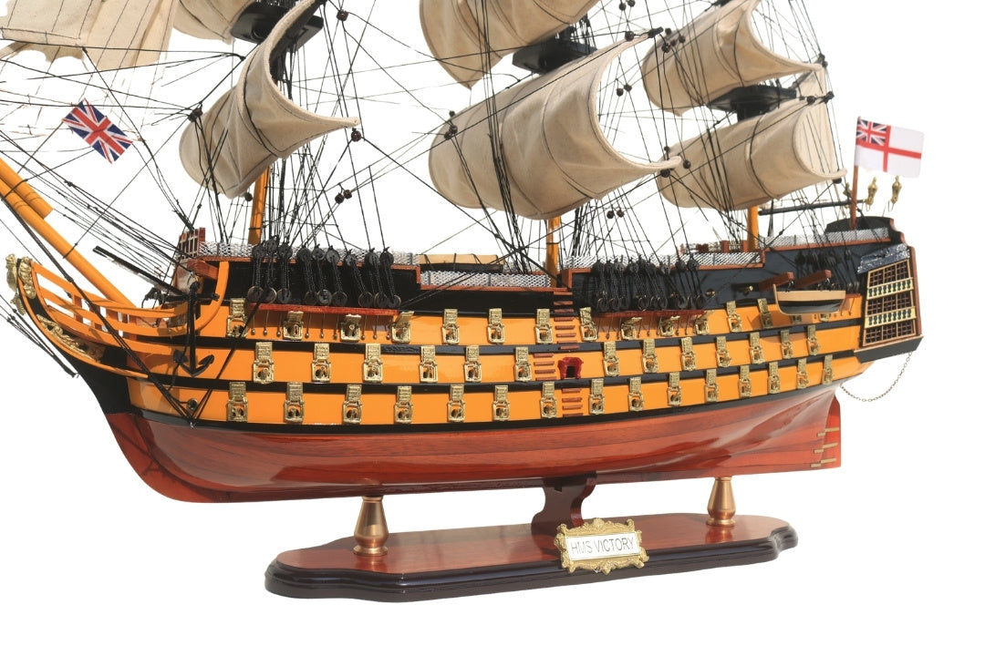 Modelo do veleiro HMS Victory 80cm montado com possibilidade de personalização por gravação - Decoração exclusiva para oferecer, feito à mão em madeira exótica, alta qualidade e atenção aos detalhes