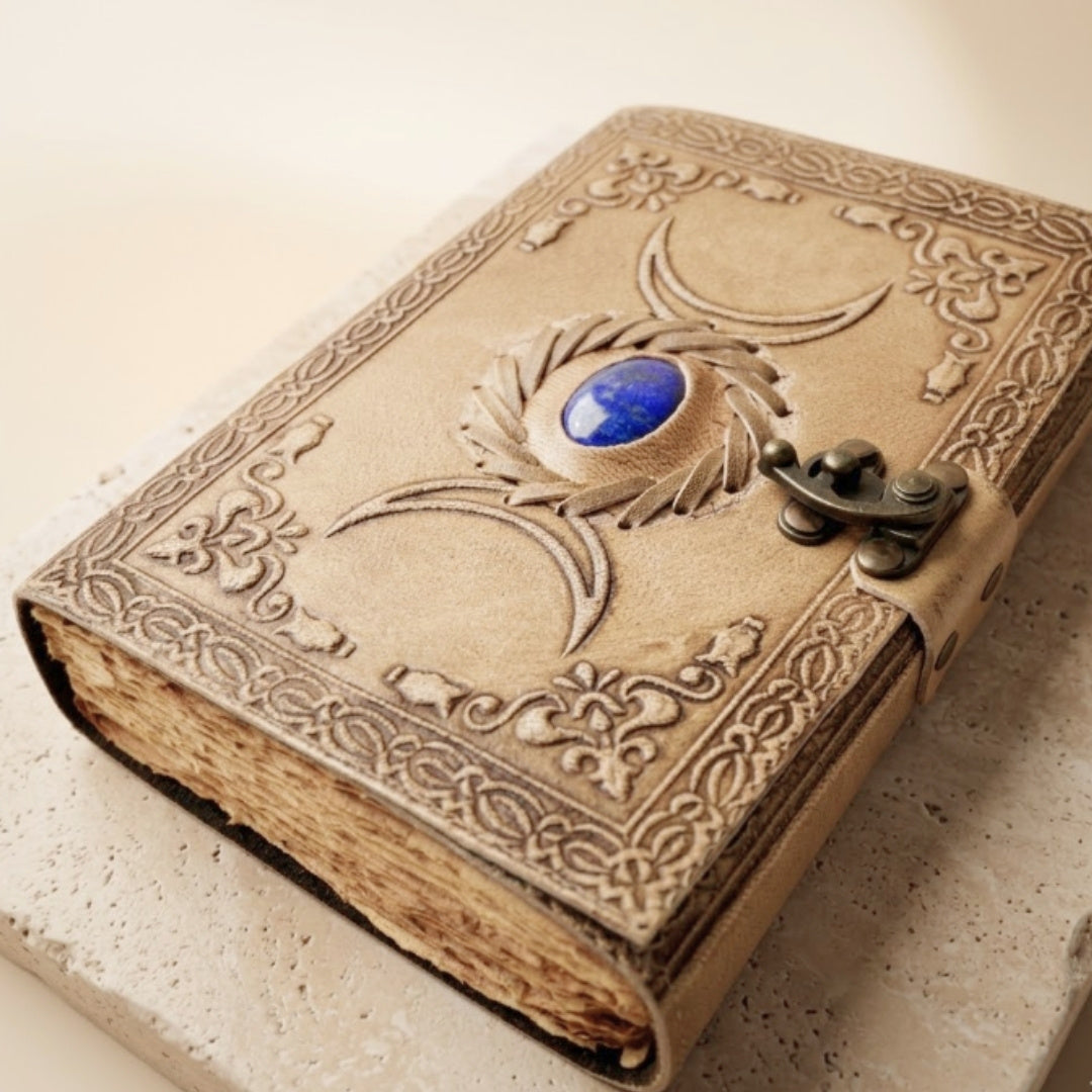 Caderno de Couro Retro com Pedra e Fases da Lua