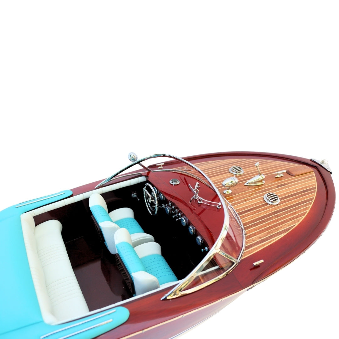 Modelo exclusivo de lancha Riva Aquarama 87cm com possibilidade de personalização por gravação