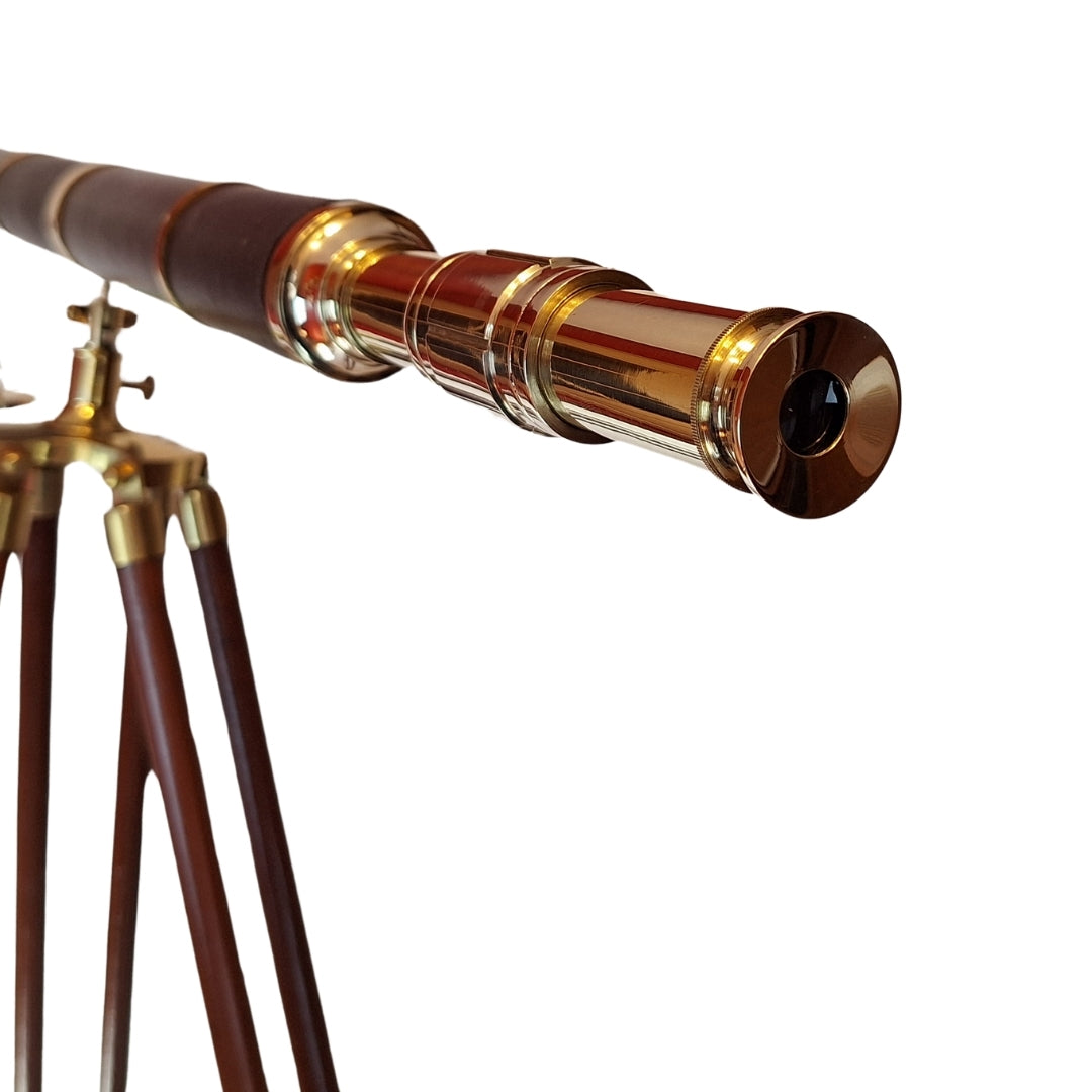 Telescópio decorativo TWSS em tripé de madeira com possibilidade de gravação personalizada
