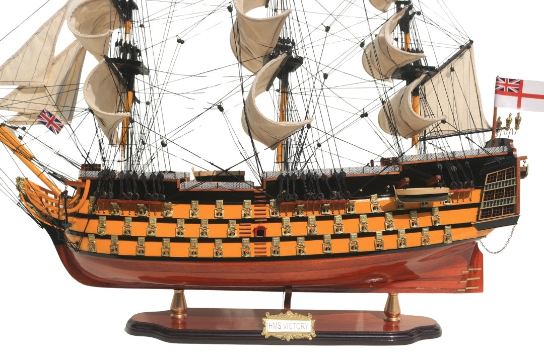 Modelo do veleiro HMS Victory 80cm montado com possibilidade de personalização por gravação - Decoração exclusiva para oferecer, feito à mão em madeira exótica, alta qualidade e atenção aos detalhes