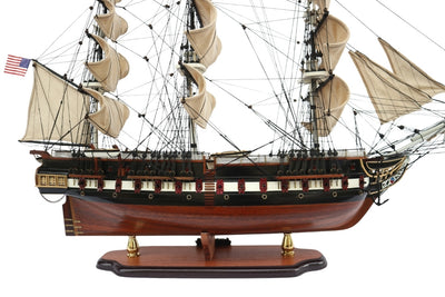 Grande modelo exclusivo do veleiro USS Constitution 100cm com possibilidade de personalização por gravação