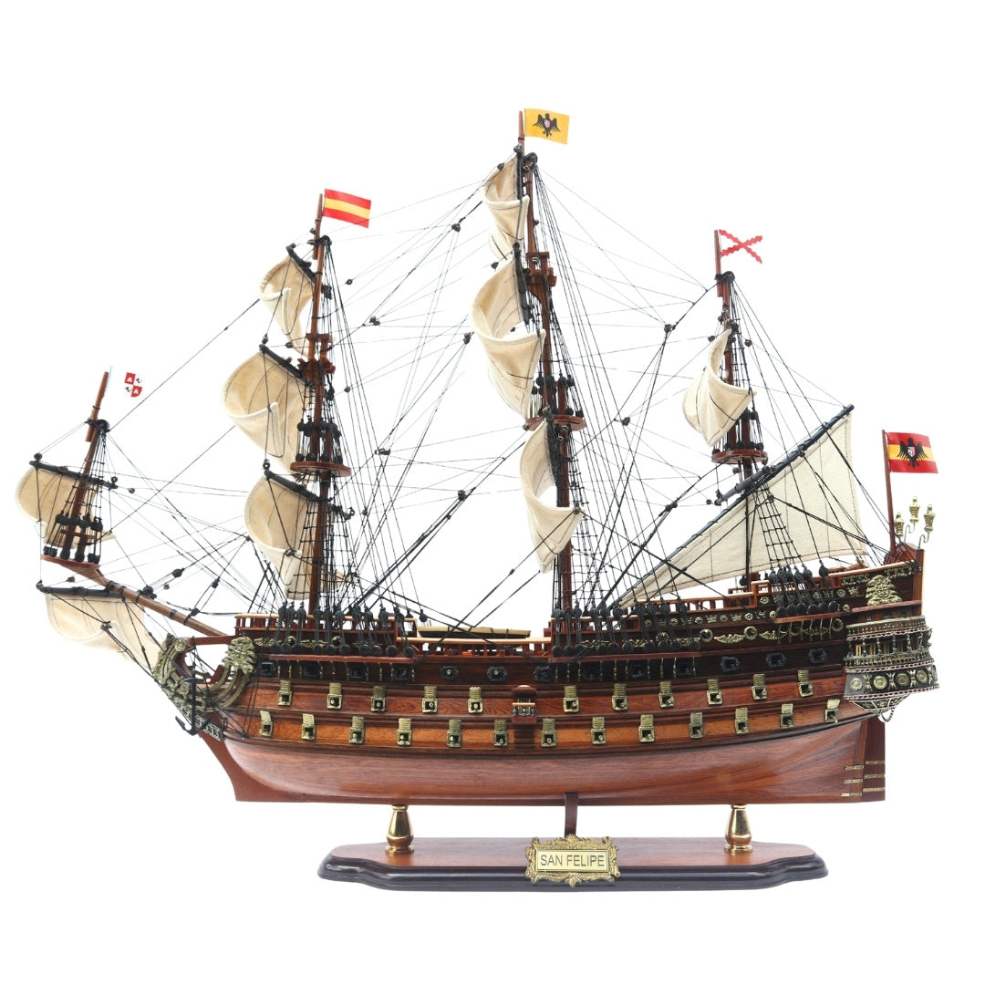 Modelo do veleiro San Felipe 80cm, com possibilidade de personalização por gravação