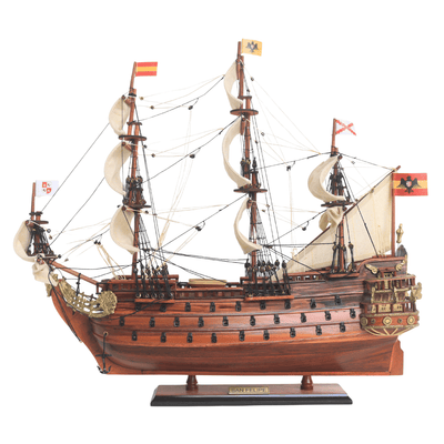 Modelo exclusivo do veleiro San Felipe – SF4, com possibilidade de personalização por gravação