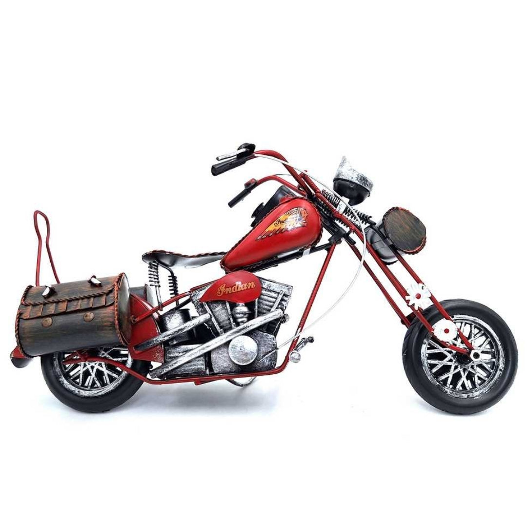 Modelo clássico grande de motocicleta chopper em metal na cor vermelha com possibilidade de personalização por gravação