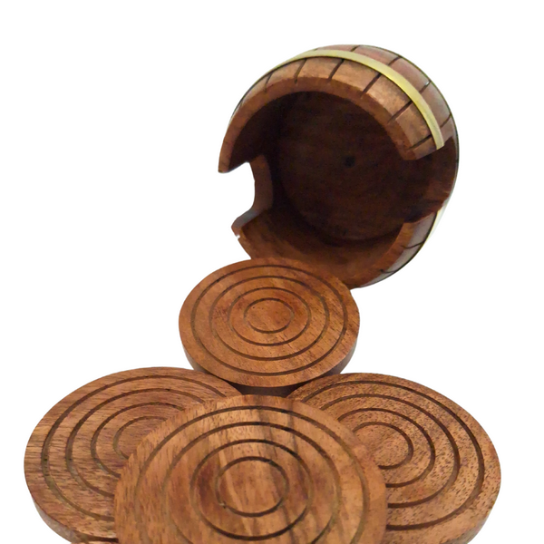 Bases de copos de madeira com gravação - Conjunto Barril com 6 bases e recipiente com adornos em latão