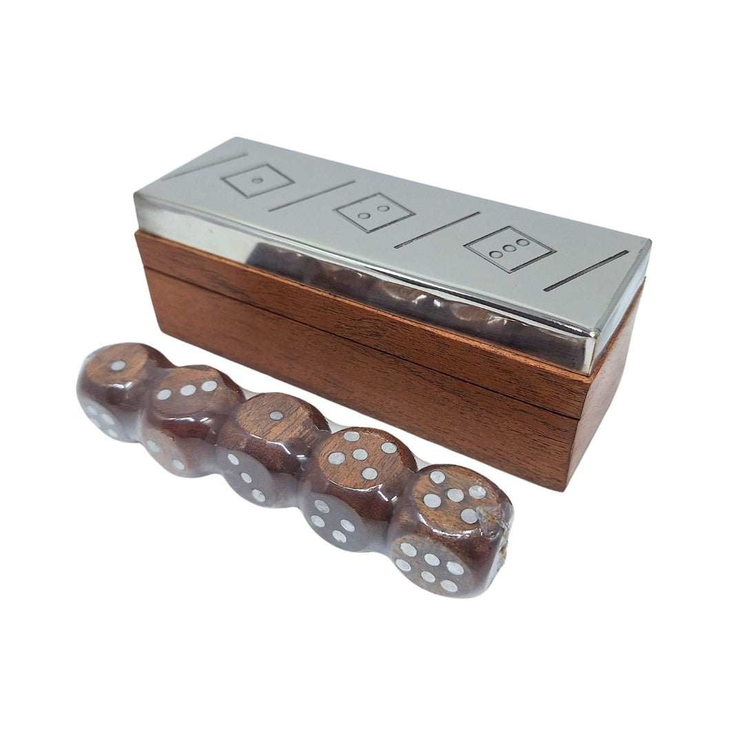Jogo de dados com gravação personalizada em caixa de madeira com tampa metálica, ideal para presente – G1117, 12,5x4,5x4,5 cm