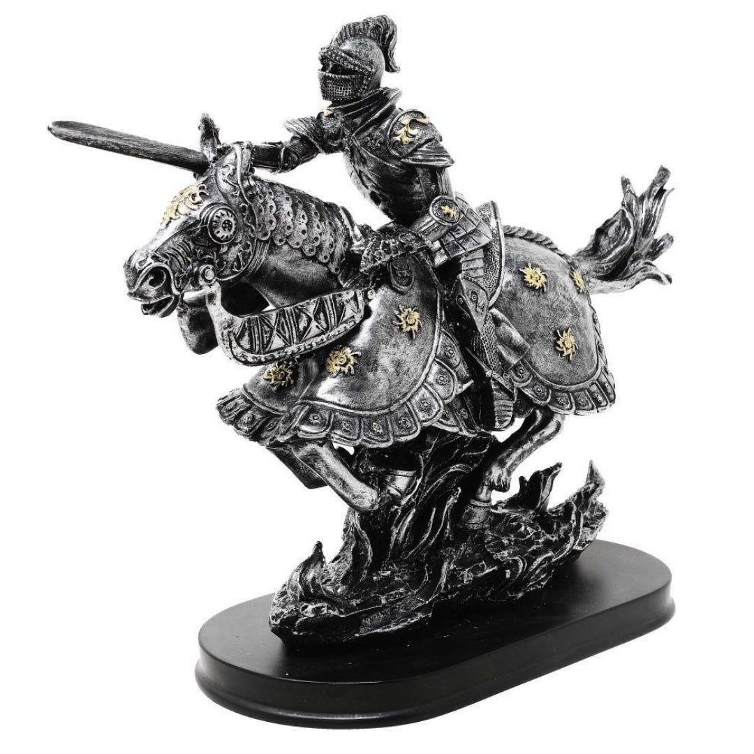 Figura Cavaleiro a Cavalo 31 cm – Polyresina Pintada à Mão com Possibilidade de Personalização por Gravação