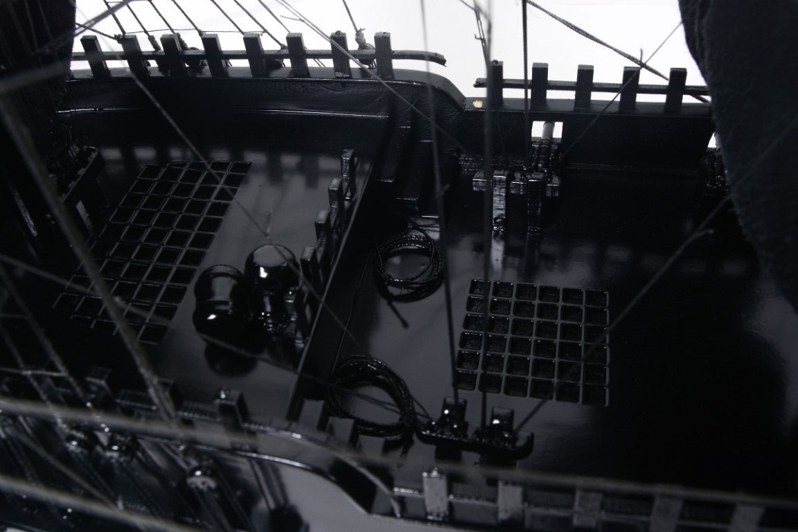 Modelo de Navio Pirata Pérola Negra BP80R com Possibilidade de Personalização por Gravação, comprimento 89 cm, presente exclusivo para qualquer ocasião, artesanato artístico, base em madeira