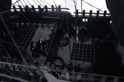 Modelo de Navio Pirata Pérola Negra BP80R com Possibilidade de Personalização por Gravação, comprimento 89 cm, presente exclusivo para qualquer ocasião, artesanato artístico, base em madeira
