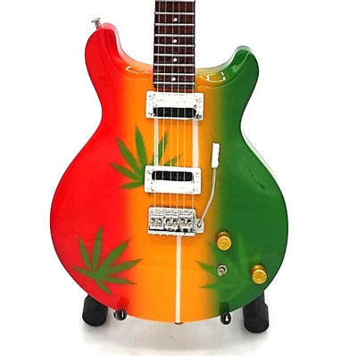 Mini guitarra Bob Marley Tribute Ganja MGT-0468 com possibilidade de gravação personalizada, presente ideal para fãs de reggae, feita à mão em madeira de mogno, altura 27,5 cm, cor amarelo, vermelho, verde, branco