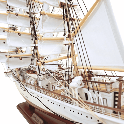 Modelo exclusivo do veleiro Dar Młodzieży XXL 71 cm, com possibilidade de personalização por gravação