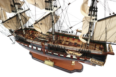 Grande modelo exclusivo do veleiro USS Constitution 100cm com possibilidade de personalização por gravação