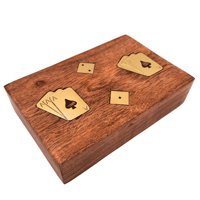 Conjunto Elegante de Jogos de Cartas e Dados em Caixa de Madeira com Decorações em Latão