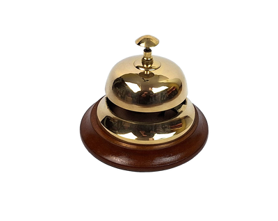 Gongo de latão para hotel com base de madeira TB27/4 com possibilidade de personalização por gravação, presente elegante em cor dourada e castanha, altura 11 cm, diâmetro 12 cm