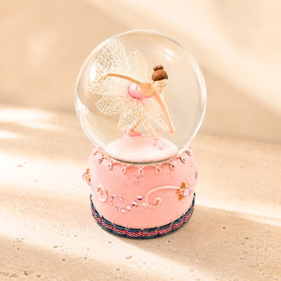 Bailarina a Dançar em Globo de Vidro 12cm com Possibilidade de Personalização por Gravação - Decoração Pastel Elegante para Presente para Amantes de Ballet, Feita em Poliresina e Vidro