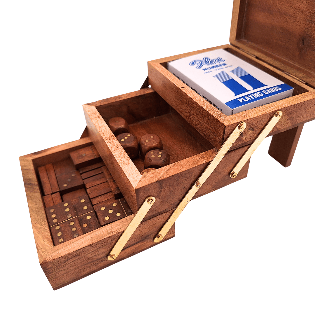 Conjunto Elegante de Jogos 3 em 1 com Gravação Personalizada - Cartas, Dados, Dominó em Caixa de Madeira com Decorações em Latão - Presente Ideal para Amantes de Jogos - Dimensões 12 x 9,5 x 10,5 cm