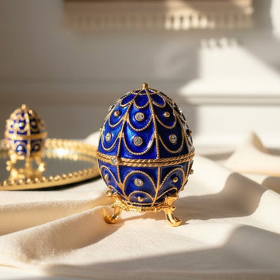 Caixa de metal exclusiva com cristais em forma de ovo Fabergé, azul-marinho e dourado, 5,5x6,5 cm com possibilidade de personalização por gravação