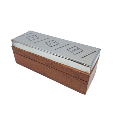 Jogo de dados com gravação personalizada em caixa de madeira com tampa metálica, ideal para presente – G1117, 12,5x4,5x4,5 cm