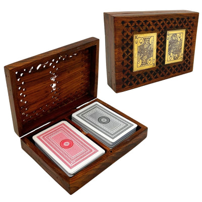 Conjunto elegante de dois baralhos de cartas em caixa de madeira com possibilidade de personalização por gravação