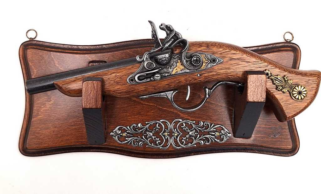 Réplica de pistola TR-239 em suporte para pendurar na parede com possibilidade de personalização por gravação