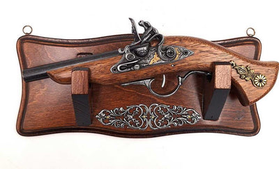 Réplica de pistola TR-239 em suporte para pendurar na parede com possibilidade de personalização por gravação