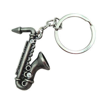 Porta-chaves metálico em forma de saxofone na cor prateada