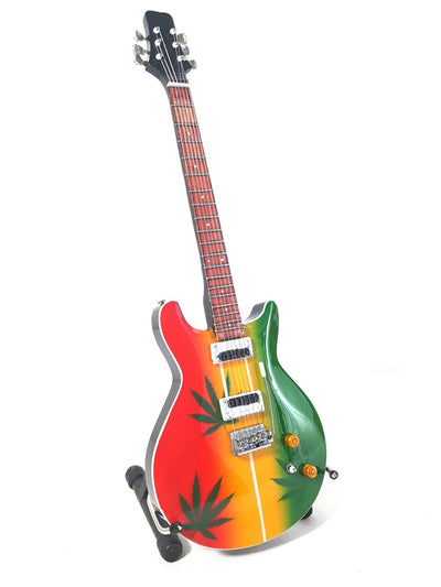 Mini guitarra Bob Marley Tribute Ganja MGT-0468 com possibilidade de gravação personalizada, presente ideal para fãs de reggae, feita à mão em madeira de mogno, altura 27,5 cm, cor amarelo, vermelho, verde, branco