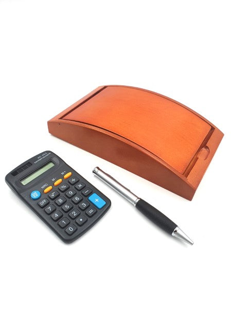 Caneta e calculadora em caixa de madeira elegante G133H com forro creme, possibilidade de personalização por gravação, ideal para presente, dimensões 210 x 120 x 40 mm