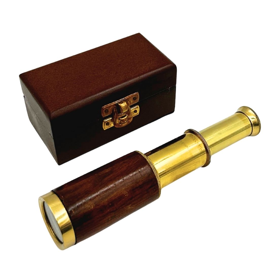 Luneta em Latão com Gravação em Caixa de Madeira – Presente Elegante em Estilo Retro, Ideal para Decoração de Escritório ou Gabinete, Altura 15,5 cm, Material: Latão e Madeira