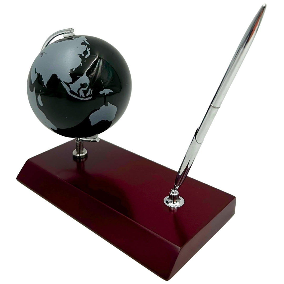 Conjunto Decorativo Elegante para Secretária com Gravação Personalizada - Globo Suporte para Canetas em Metal Cromado e Madeira Escura